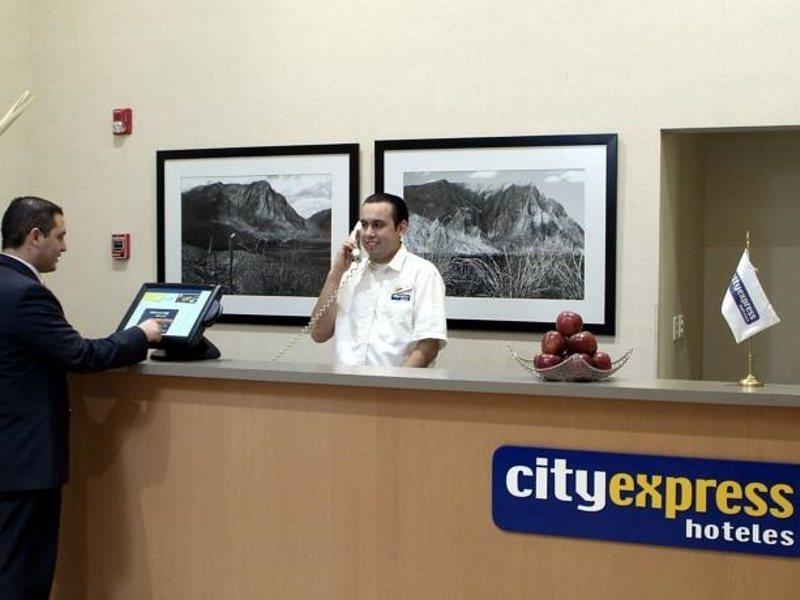 City Express By Marriott Chihuahua Buitenkant foto